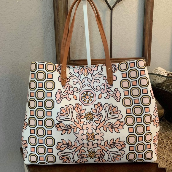Tory Burch Handbags - Large new Tory Burch shoulder bag 🥰